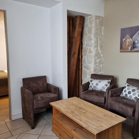 Hotel Saint-Pierre ปงตาร์ลีเย ภายนอก รูปภาพ