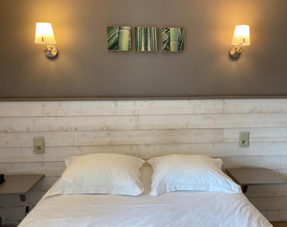 Hotel Saint-Pierre ปงตาร์ลีเย ภายนอก รูปภาพ