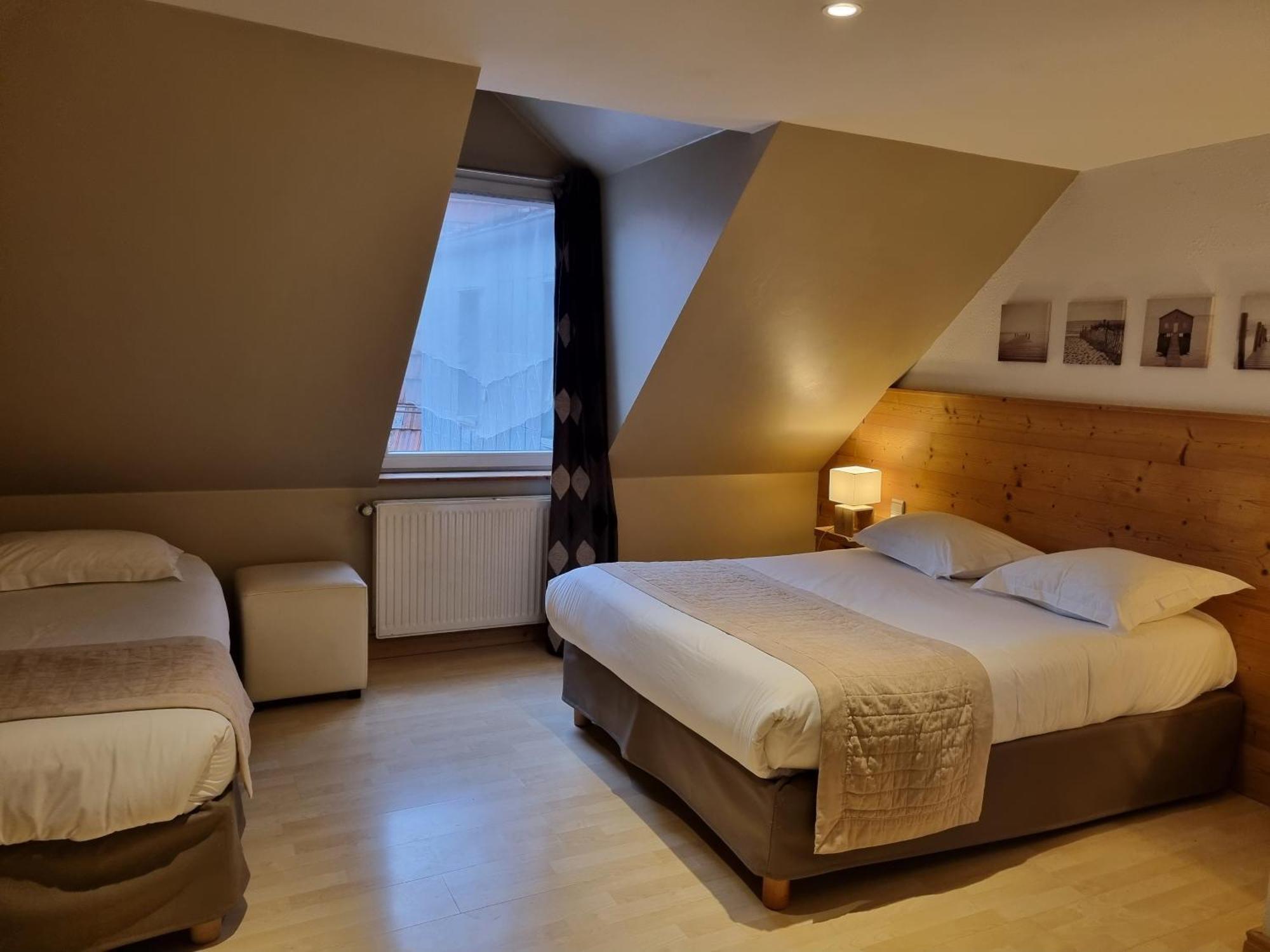 Hotel Saint-Pierre ปงตาร์ลีเย ภายนอก รูปภาพ