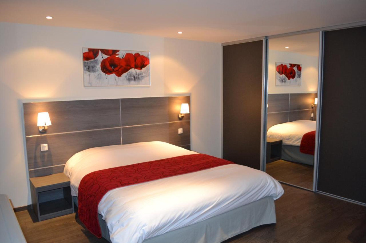 Hotel Saint-Pierre ปงตาร์ลีเย ภายนอก รูปภาพ